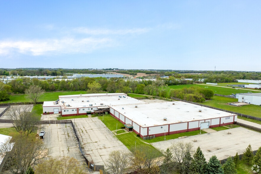 4750 Hiawatha Dr, Rockford, IL for sale - Building Photo - Image 2 of 6