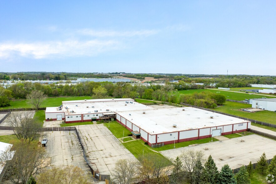 4750 Hiawatha Dr, Rockford, IL à louer - Photo du bâtiment - Image 2 de 6