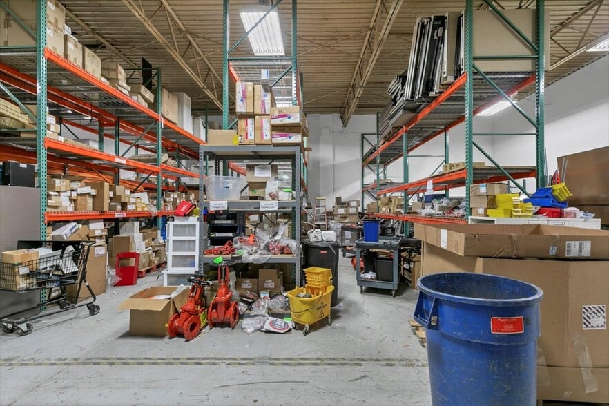 118 Quinnipiac Ave, North Haven, CT for lease - Interior Photo - Image 2 of 57