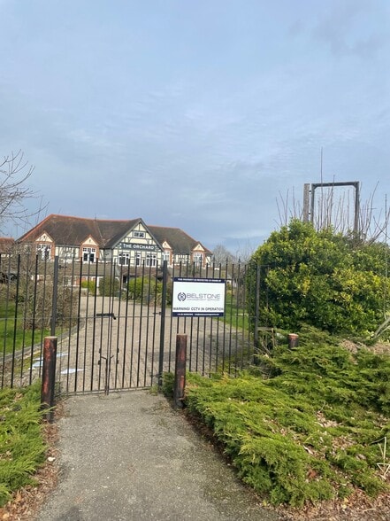 Ickenham Rd, Ruislip à vendre - Photo du bâtiment - Image 2 de 5