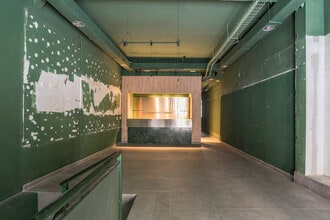 Retail in Madrid, Madrid for lease Interior Photo- Image 2 of 6