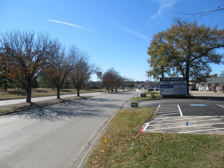 812 W Dallas St, Conroe, TX à louer - Autre - Image 2 de 6