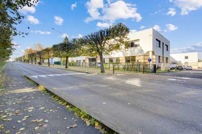 Flex in Champs-sur-Marne for lease Building Photo- Image 1 of 5