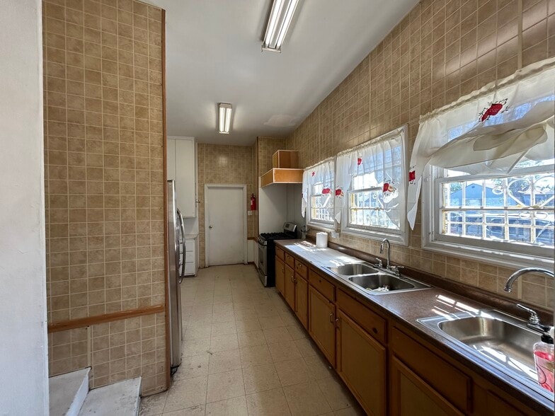 1202 E Plymouth St, Long Beach, CA à vendre - Photo intérieure - Image 3 de 6