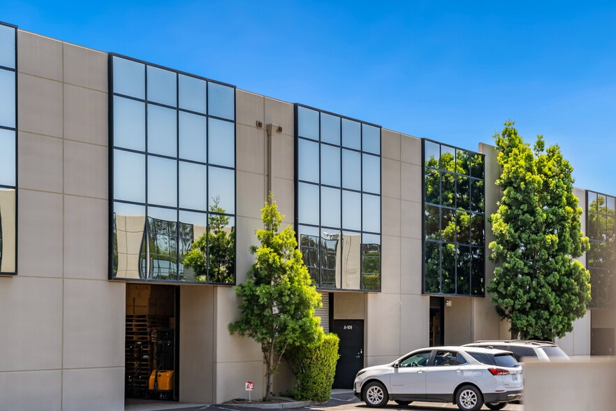 2530 E Corporate Pl, Monterey Park, CA for lease - Building Photo - Image 2 of 8