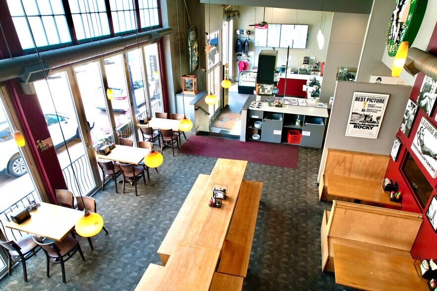 107 Oak St, Hood River, OR à louer - Photo principale - Image 3 de 11