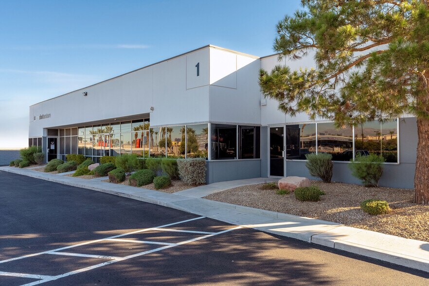 6000 S Eastern Ave, Las Vegas, NV à louer - Photo du bâtiment - Image 2 de 6