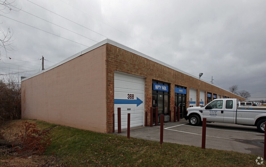 368-394 Fee Fee Rd, Maryland Heights, MO à louer - Photo principale - Image 2 de 4