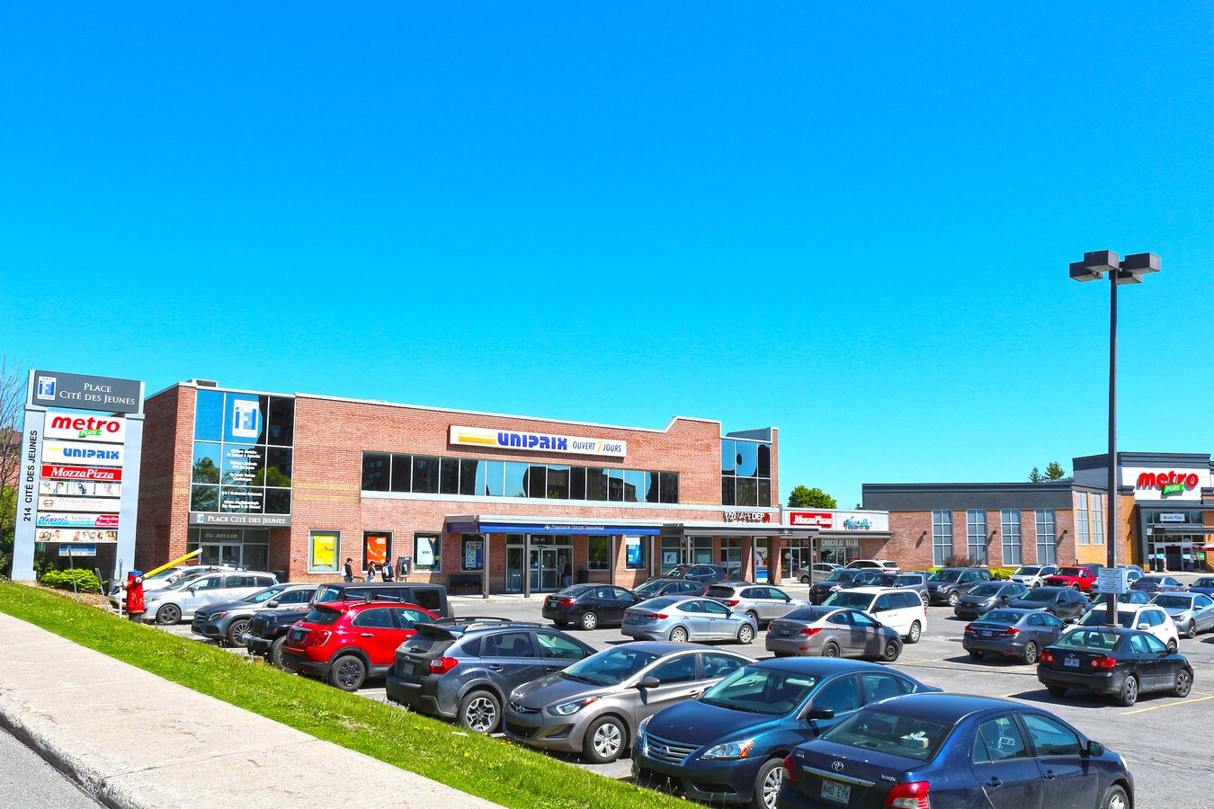 210-214 Blvd Cité des Jeunes, Gatineau, QC for sale Building Photo- Image 1 of 1