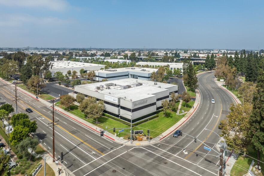1600 Sunflower Ave, Costa Mesa, CA for lease - Primary Photo - Image 1 of 17