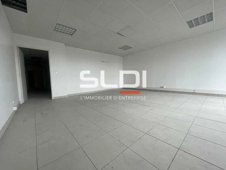 Office in Brindas for lease - Interior Photo - Image 3 of 8