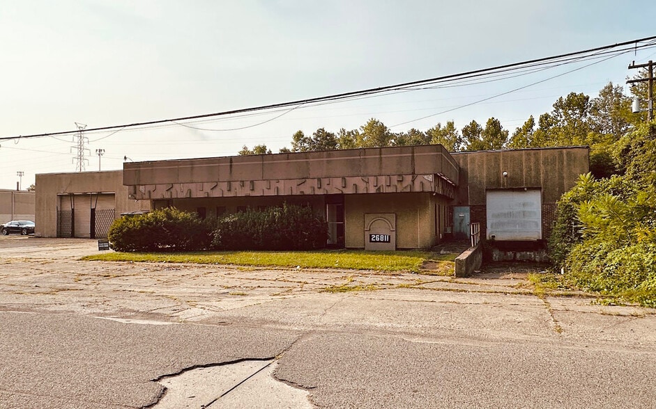 26811 Fullerton St, Redford Township, MI for sale - Primary Photo - Image 1 of 8