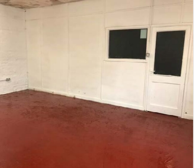 Dadsford Bridge, Stourbridge for lease - Interior Photo - Image 3 of 15