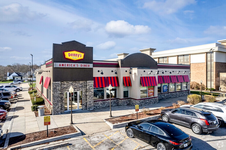 9001 Shawnee Mission Pky, Merriam, KS for lease - Building Photo - Image 2 of 6