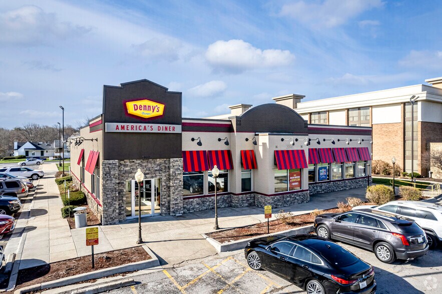 9001 Shawnee Mission Pky, Merriam, KS à louer - Photo du bâtiment - Image 2 de 6