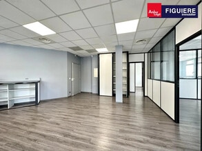 425 Rue René Descartes, Aix-en-Provence à louer Photo du bâtiment- Image 1 de 7