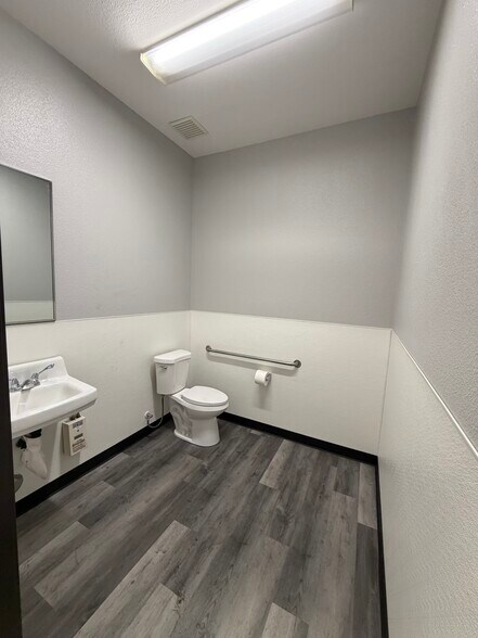 600-626 Commerce Ct, Manteca, CA à louer - Photo du bâtiment - Image 2 de 11
