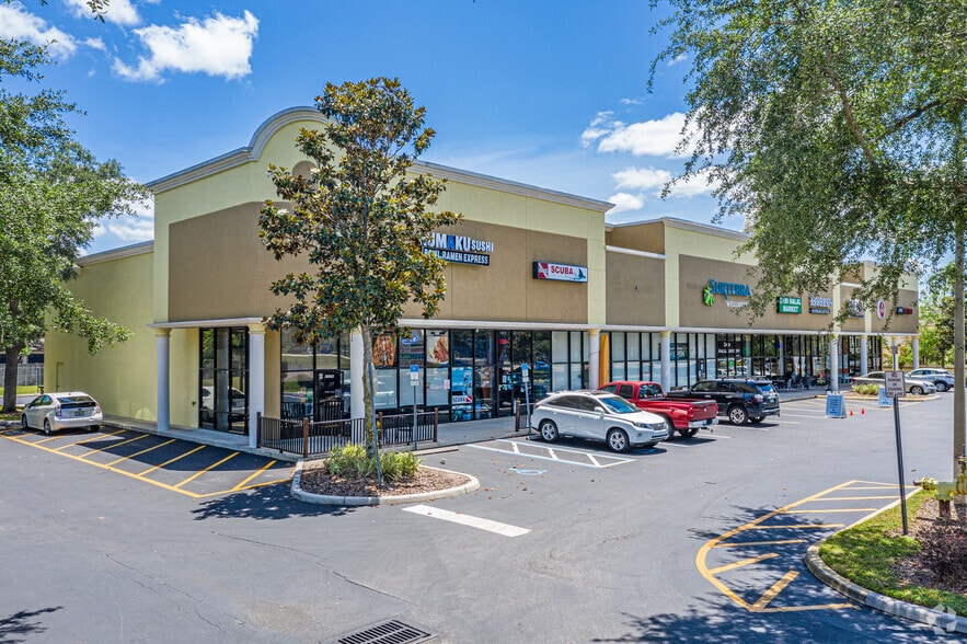 3050 Alafaya Trl, Oviedo, FL for lease - Primary Photo - Image 1 of 19