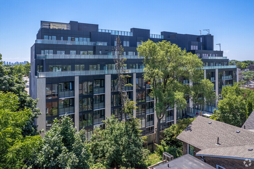 840 Saint Clair Ave W, Toronto, ON à louer - Photo du bâtiment - Image 3 de 4
