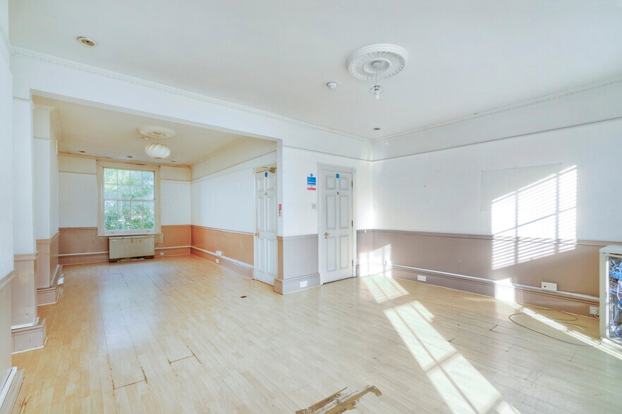 345 City Rd, London for lease - Interior Photo - Image 2 of 10