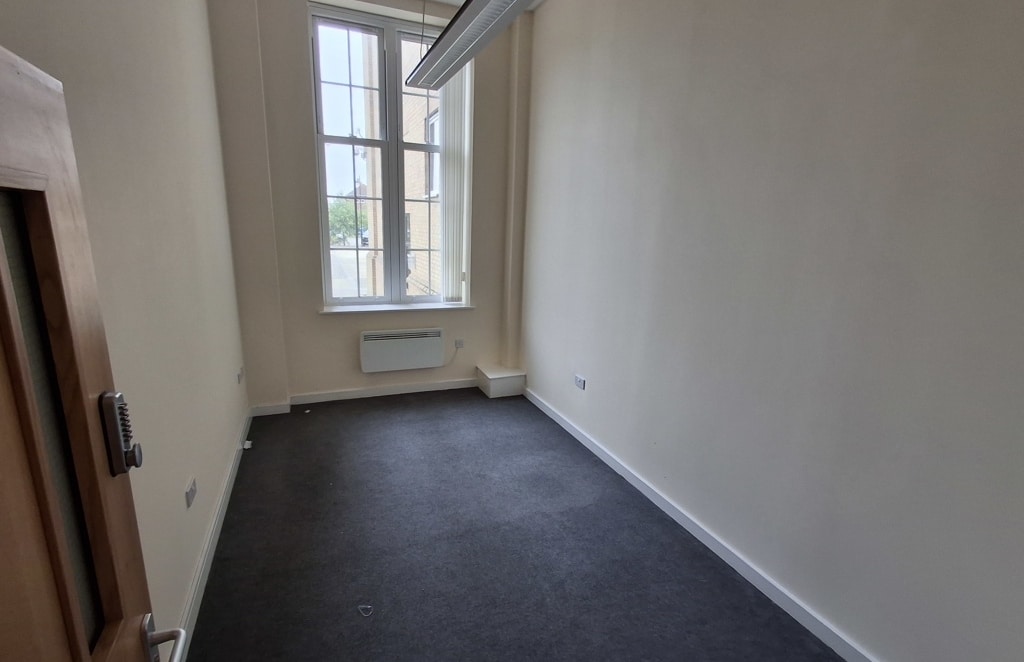 The Hwy, Bedford for lease Interior Photo- Image 1 of 2