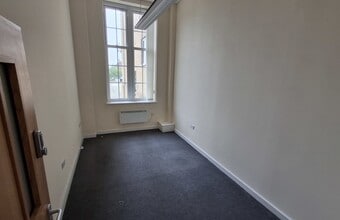 The Hwy, Bedford for lease Interior Photo- Image 1 of 2