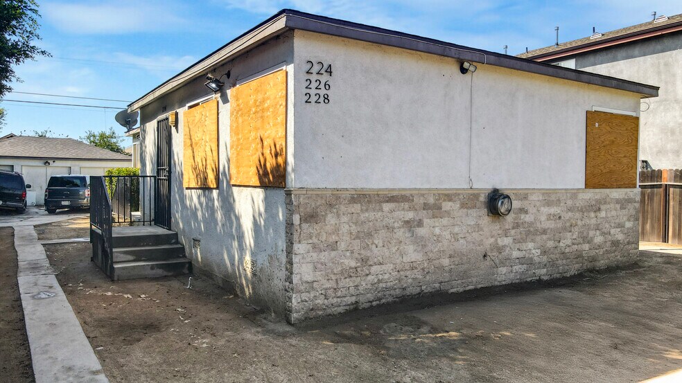 224 W 101st St, Los Angeles, CA for sale - Building Photo - Image 2 of 8