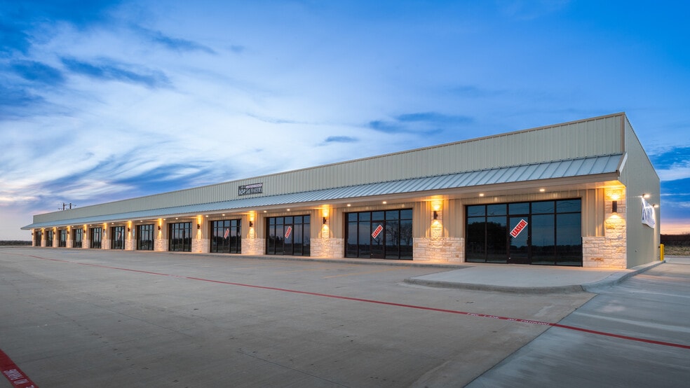 FM 775, Floresville, TX for lease - Building Photo - Image 1 of 9