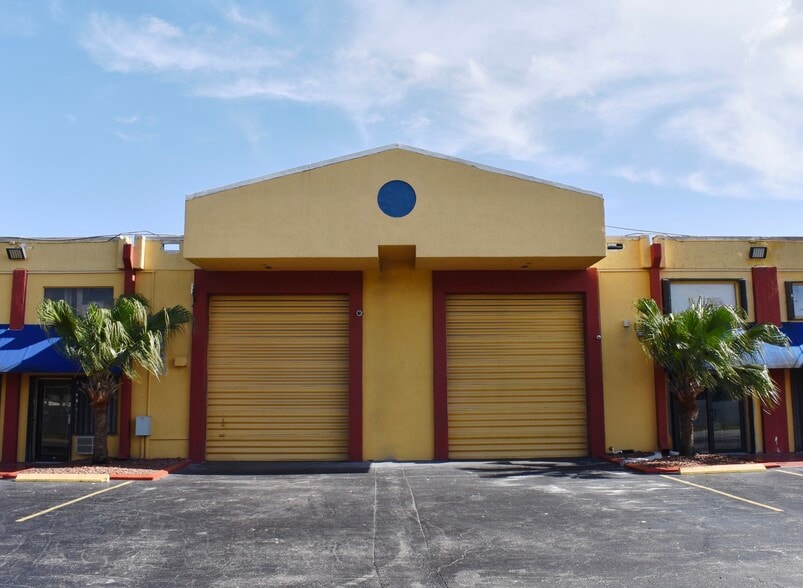 7200-7384 NW 56th St, Miami, FL à louer - Photo principale - Image 1 de 9