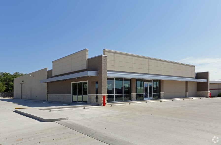 836 W Pipeline Rd, Hurst, TX à louer - Photo du bâtiment - Image 2 de 18