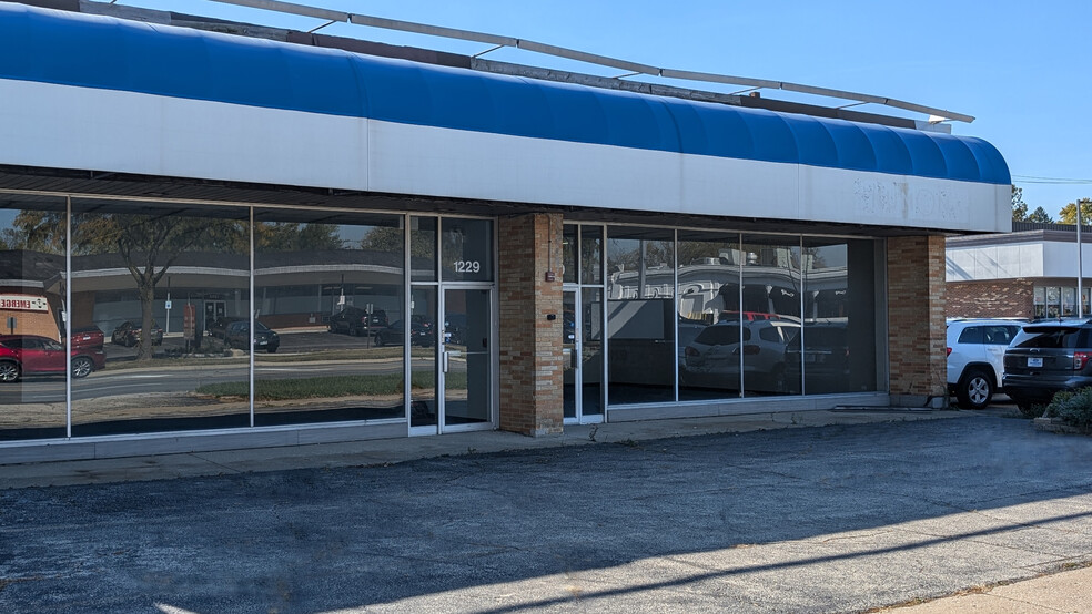 1229 W Ogden, Downers Grove, IL for lease - Building Photo - Image 1 of 39