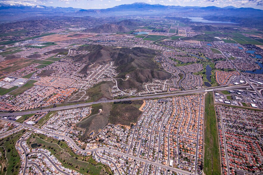27285 El Rancho Dr, Menifee, CA à vendre - Photo du bâtiment - Image 3 de 4