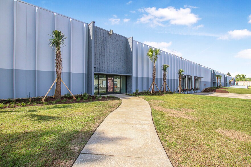7391 Pepperdam Ave, North Charleston, SC à louer - Photo du bâtiment - Image 2 de 21