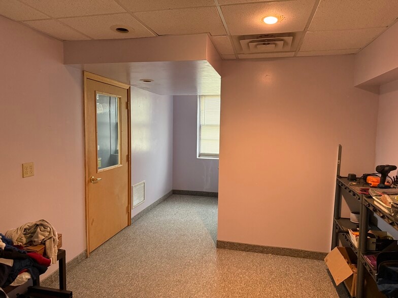 424 N Chestnut St N, Chaska, MN à louer - Photo du bâtiment - Image 3 de 10