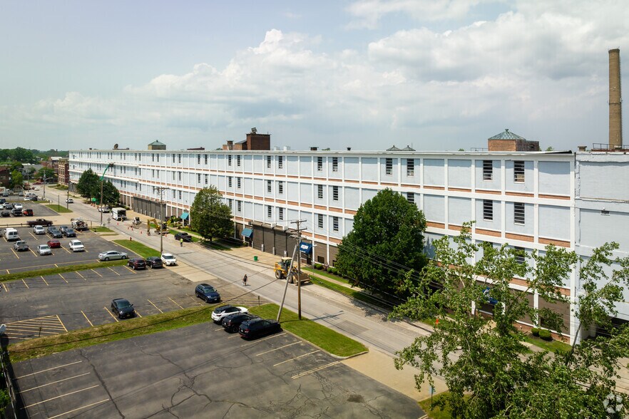 255 Great Arrow Ave, Buffalo, NY à louer - Photo du bâtiment - Image 3 de 17