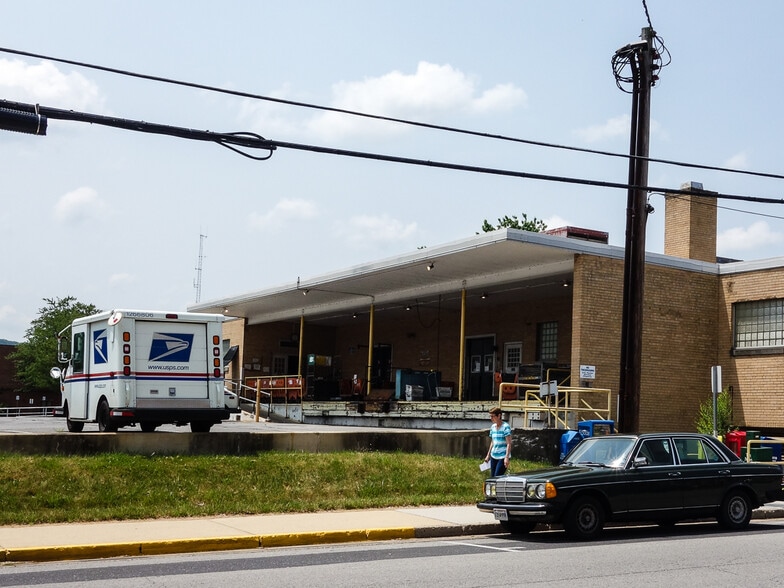 200 S Wayne Ave, Waynesboro, VA for lease - Building Photo - Image 2 of 3