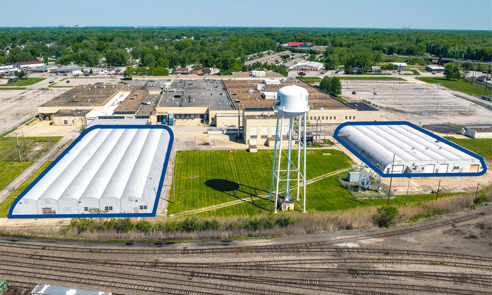 901 Cleveland St, Elyria, OH à louer Aérien- Image 1 de 1