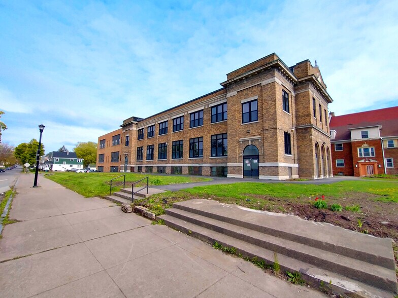 420 Durnan St, Rochester, NY à vendre - Photo du bâtiment - Image 3 de 10