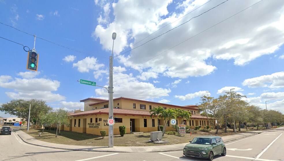 20 Barkley Cir, Fort Myers, FL à louer - Photo du bâtiment - Image 2 de 8