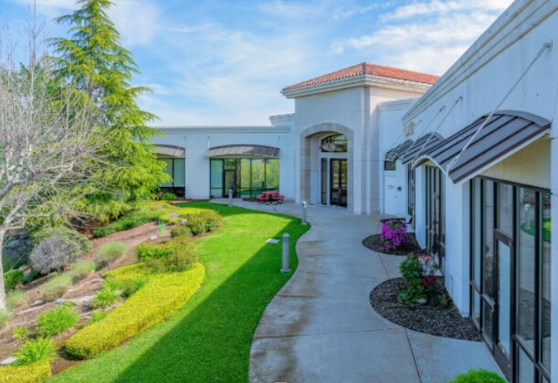 851 Pleasant Grove Blvd, Roseville, CA à louer - Photo du bâtiment - Image 3 de 10