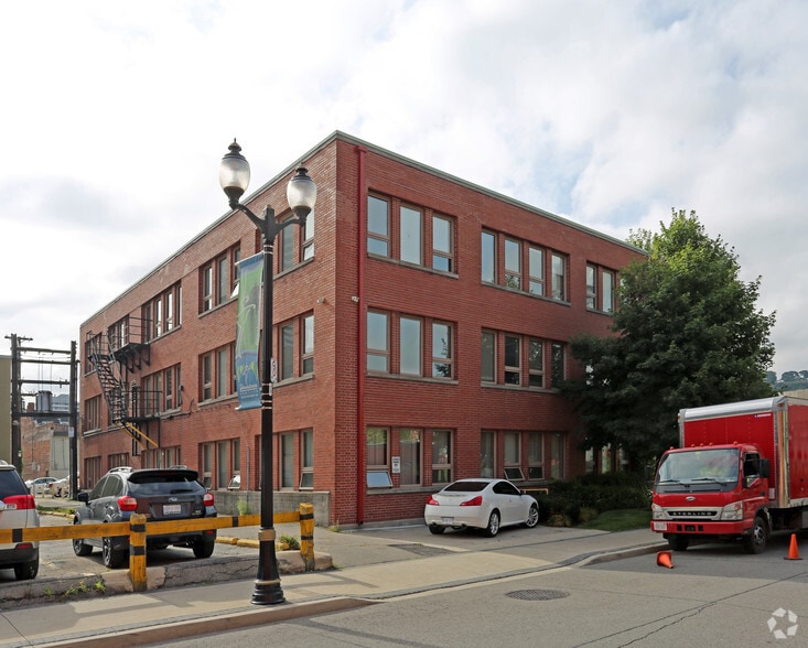 21 Hunter St E, Hamilton, ON for sale - Primary Photo - Image 1 of 1