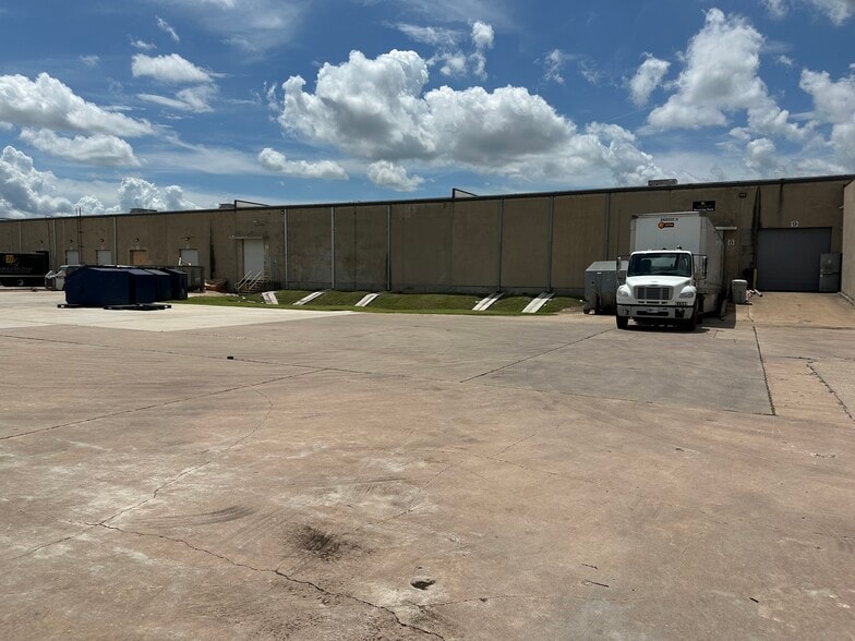 3830 Promontory Point Dr, Austin, TX for lease - Building Photo - Image 3 of 11