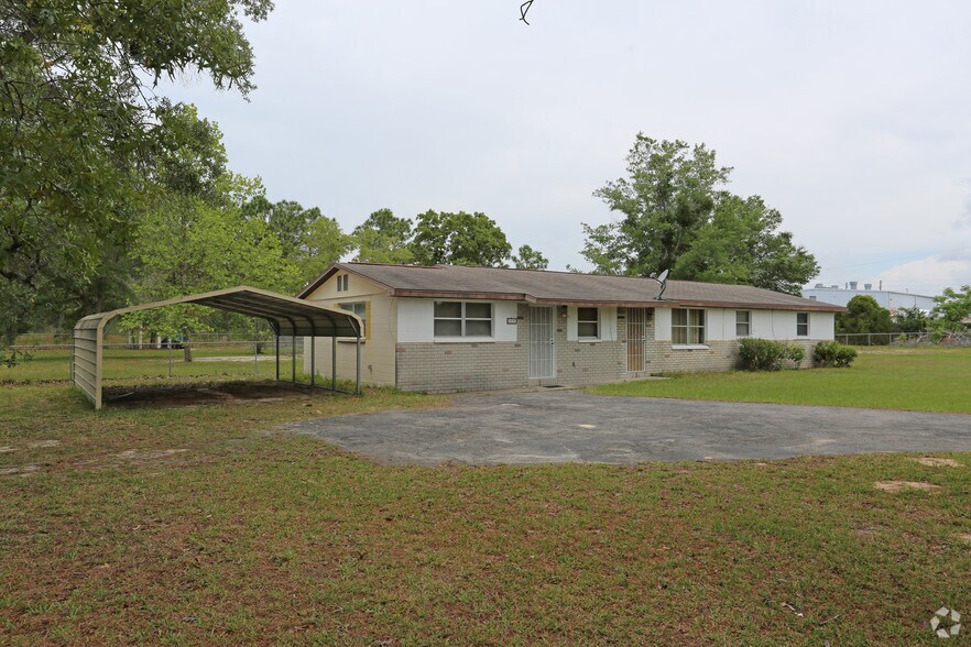 7137 Barclay Ave, Brooksville, FL à vendre - Photo principale - Image 3 de 4