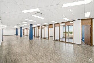 6555 Boul Métropolitain E, Montréal, QC for lease Interior Photo- Image 2 of 6