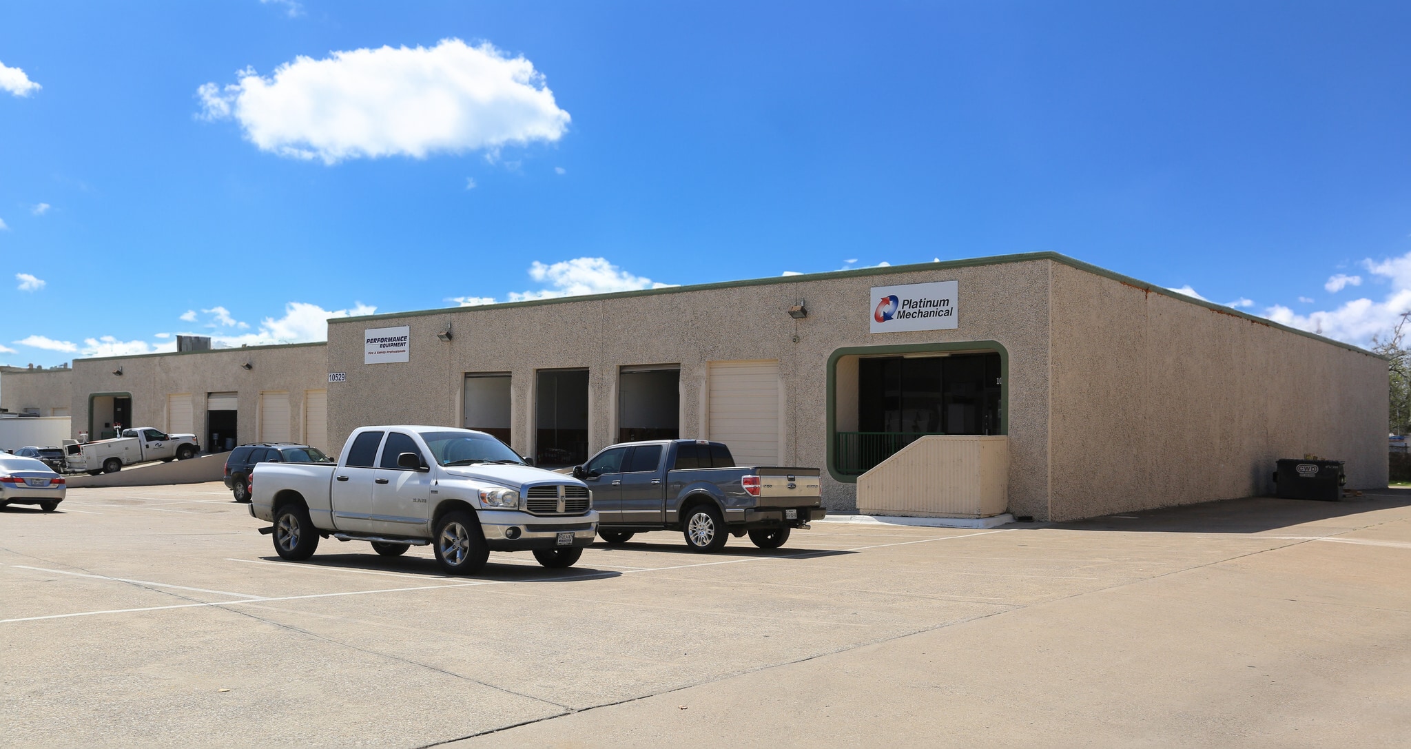 10501-10537 King William Dr, Dallas, TX for lease Building Photo- Image 1 of 14