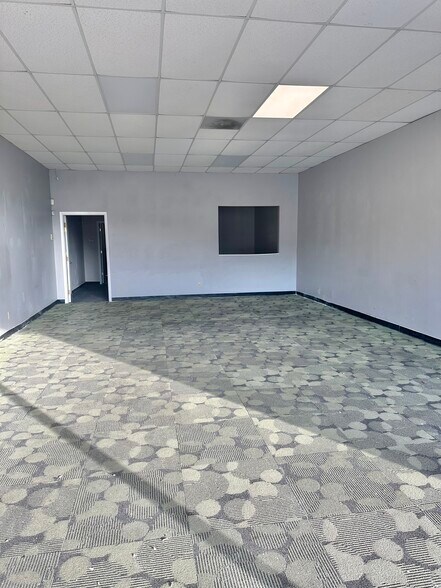 7402-7456 N 30th St, Omaha, NE à louer - Photo intérieure - Image 2 de 4