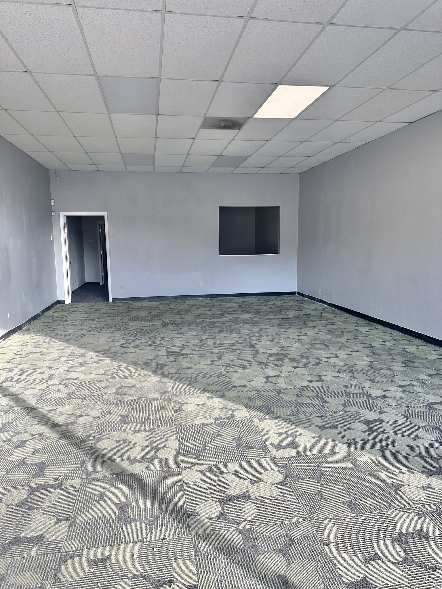 7402-7456 N 30th St, Omaha, NE for lease Interior Photo- Image 1 of 2