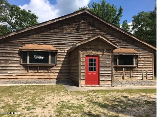 1098 N M-37, Baldwin, MI à vendre - Photo principale - Image 1 de 1