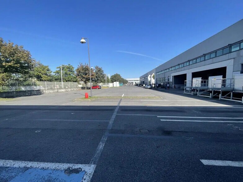 Industriel dans Ivry-sur-Seine à louer - Photo du bâtiment - Image 3 de 6