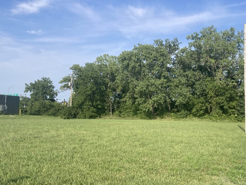 1513 N Scott Ave, Belton, MO for lease - Building Photo - Image 2 of 2